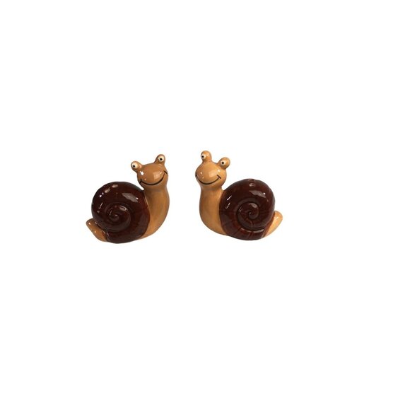 Ceramic Snail Salt & Pepper Shakers Set Of 2 Decorative Kitchen Accents - Picture 1 of 8